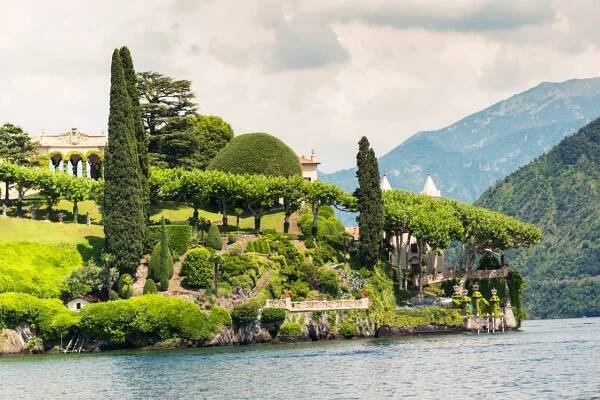Wedding and portrait photographer specializing in Lake Garda and Lake Como, Italy. Destination weddings and elopements at Lago di Garda and Lago di Como - www.sergeyusik.com