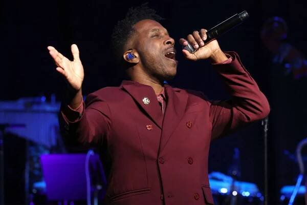 Leslie Odom Jr. performs onstage during the GRAMMY Hall Of Fame Gala at The Beverly Hilton on May 16, 2025 in Beverly Hills, California.