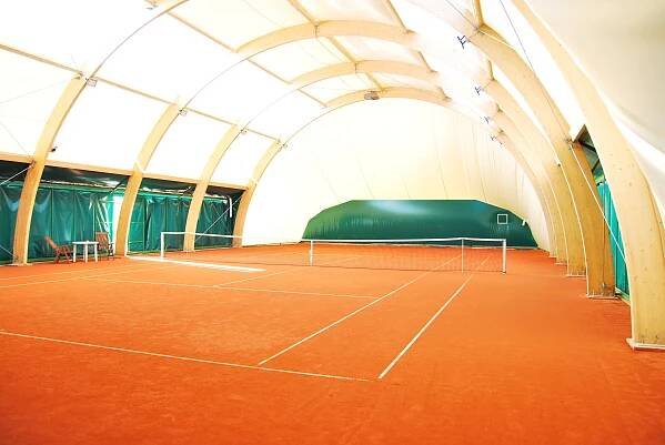 Kainos kortų rezervacija – Tennis Club