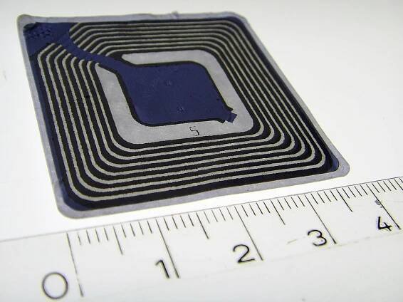 Soubor:RFID Chip 003.JPG – Wikipedie