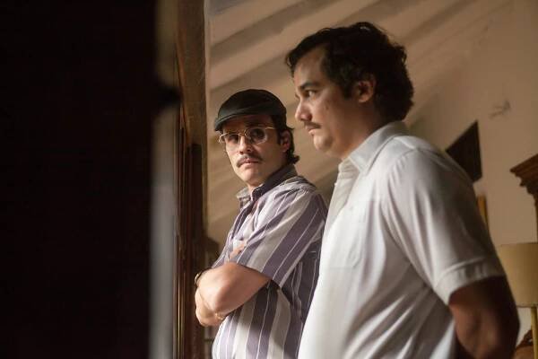 Narcos - Výbušniny - Z filmu - Juan Pablo Raba, Wagner Moura