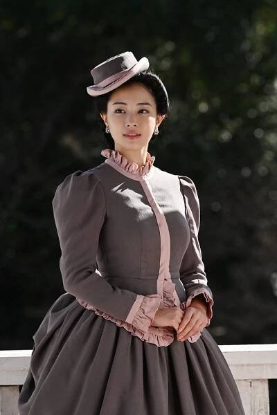 Cuda Umeko: Osacu ni rjúgakusei - Promo - Suzu Hirose