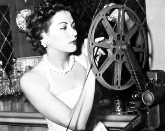 Yvonne De Carlo Facts