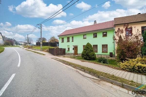 Prodej rodinného domu 4+1, užitná plocha 128m2, 7 000 000 Kč