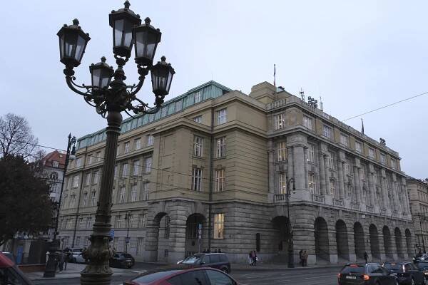 Odměny vedení UK pobouřily akademiky. Je to nespravedlivé, píší v dopise