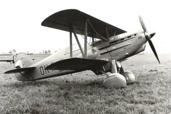 Avia B-534 – Letadla na plátně.cz