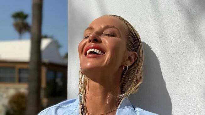 Simona Krainová se ukázala nahoře bez. Její žhavé tělo dostalo fanoušky do kolen – eXtra.cz