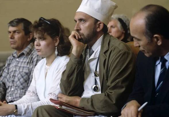 Relatives of Chikatilo's victims observe the trial