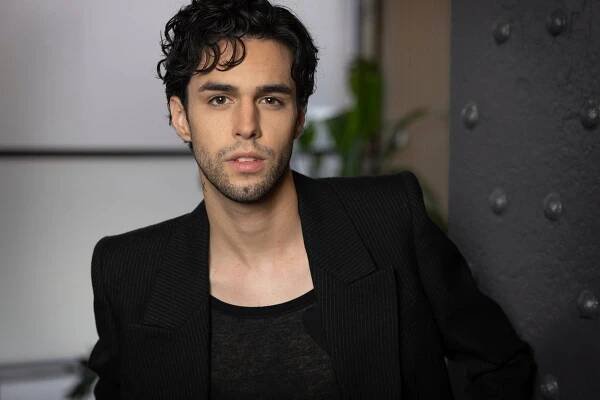 Stephen Sanchez conjures jukeboxes and early rock n' roll on debut album 'Angel Face'