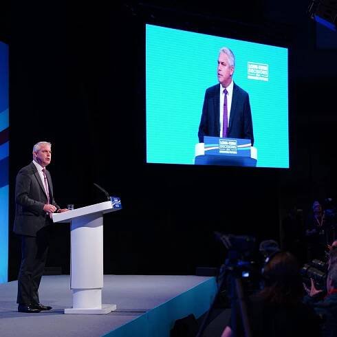 Steve Barclay announces plans to stop trans women using female hospital wards