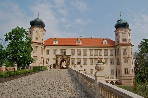Zámek Mníšek | Brdy a Podbrdsko - Turistický portál