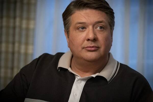 Malý Sheldon - Naražená žebra a detektor duchů z krabice lupínků - Z filmu - Lance Barber
