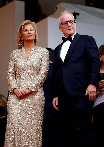 To »NEJ« z Cannes: Protesty kvůli Deppovi, modrá rebelka Mirrenová a Uma ladila s kobercem