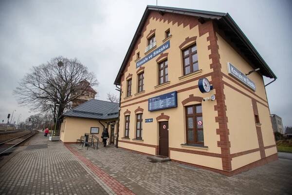 Železniční stanice v Kravařích v novém: prošla výraznou rekonstrukcí