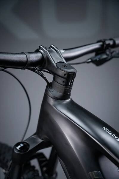 Cube Reaction Hybrid Race 800 - Black ́n ́metal - 29"