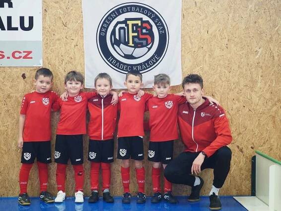 FOTO: Nejmenší fotbalisté rozdávali radost. Hala ve Vysoké přivítala 21 týmů