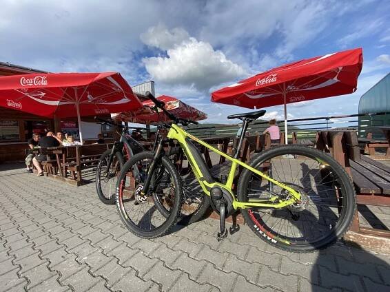 Terasa s bufetovým okénkem - pondělí až středa - Horský Resort Buková Hora