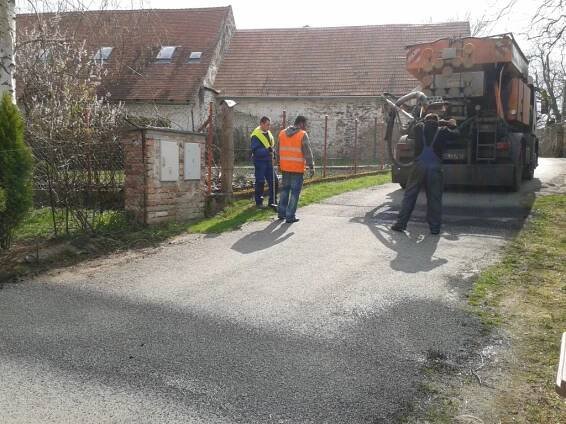 Oprava komunikací Vrdy a Zbyslav 9.4.2015 - Oficiální stránky obce Vrdy