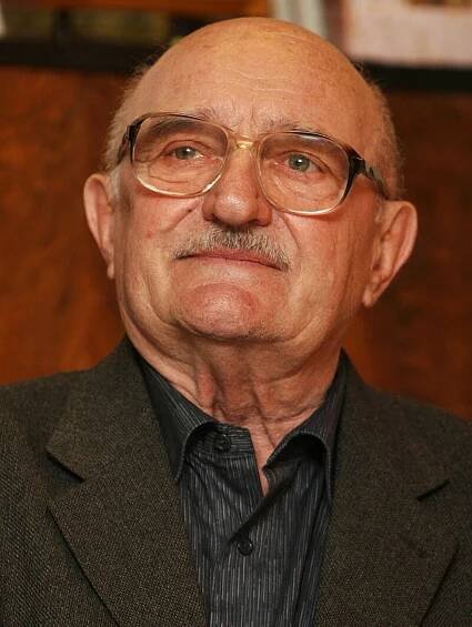 Vo veku 88 rokov zomrel legendárny český herec Josef Somr - SME Minúta