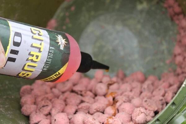Dynamite Baits Evolution Oil 300 ml Hemp