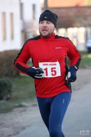 Závodníky 31. Silvestrovského běhu ve Svatém Mikuláši přivítalo mrazivé počasí :: Regionální zpravodajství
