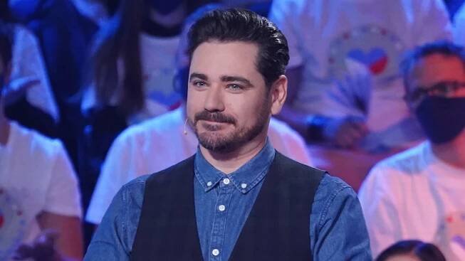 Herec Vojta Kotek nekorektně o Saskii Burešové. Skončí kvůli tomu v televizi?