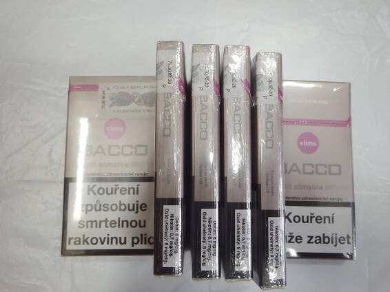 Celníci na Chebsku objevili 20 tisíc nelegálních cigaret