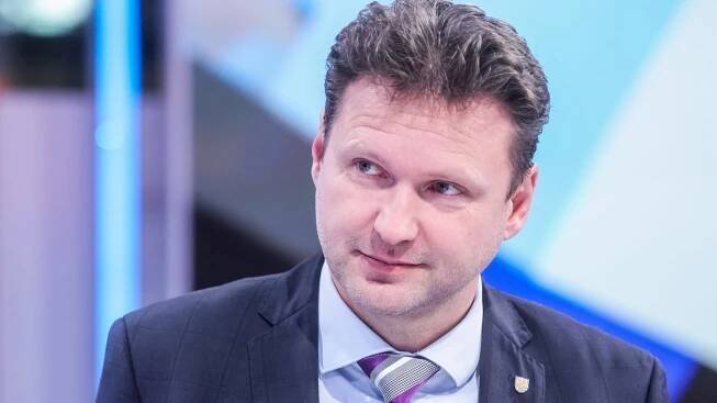 Vondráček: Vláda je s pomocí pomalá, až se mi ježí chloupky. Bartošek mu vpálil oběti covidu