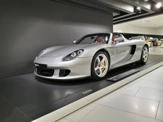 V muzeu Porsche najdete českou stopu i rarity. Němci mohli vyrábět konkurenta Dacie