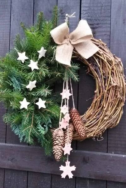 Christmas DIY Wreath with Pine Cones and Stars
