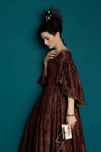 Elisa Lasowski - Versailles - Promo