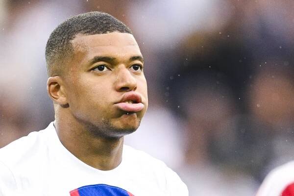 Fotbalista Mbappé odmítl propagovat KFC, viceprezident řetězce mu hrozil právními kroky
