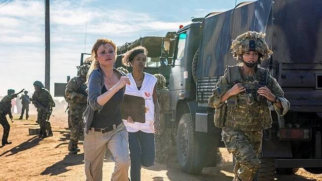 Our Girl - Episode 1 - Z filmu - Anna Tenta, Yusra Warsama, Michelle Keegan
