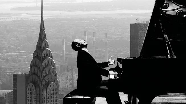 New York scene, with pianist Alexander Gavrylyuk who will perform Gershwin Rhapsody in Blue