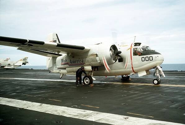 C-1 Trader na letadlové lodi USS America