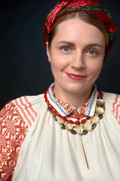 Iryna Bardakova - Mona Star