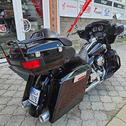 Harley-Davidson FLHTCU Electra Glide Ultra Classic, padací rám,audio systém (2010), 289.900 Kč