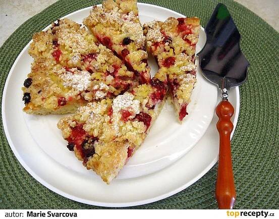 Rychlý drobenkový koláč s ovocem recept - TopRecepty.cz