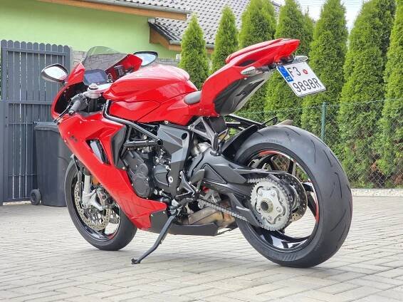 Na prodej MV Agusta F3 R 800, původ ČR, servisní knížka, záruka