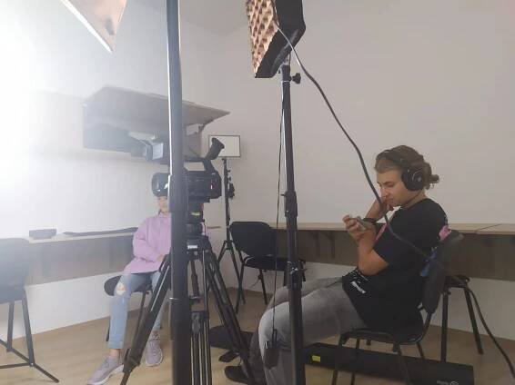 Filmová tvorba na ZUŠ Járy Cimrmana slaví. Jeden z žáků si zahrál ve filmech