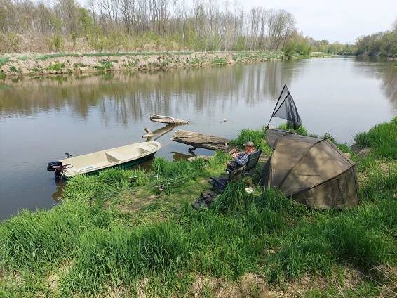 Rybářský servis na řece Moravě, Rohatec, Půjčovna lodí a paddleboardů Rohatec