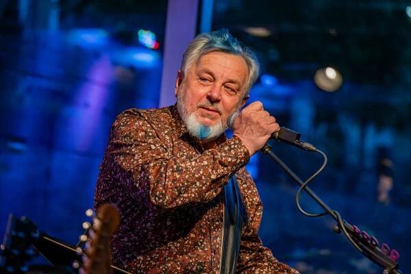 FOTOREPORT: LIVE: Michal Pavlíček čaroval se svou kytarou v pražském Jazz Docku
