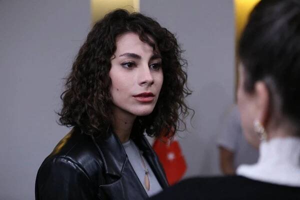 Bir Küçük Gün Işığı - Aile (E26) (2023)