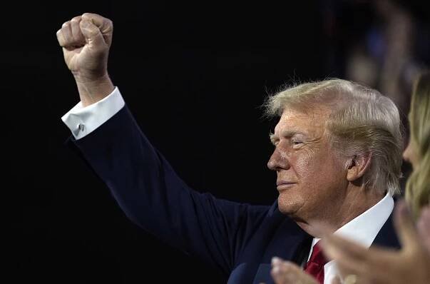 Trump přijal republikánskou nominaci. V projevu vyzval ke sjednocení Ameriky