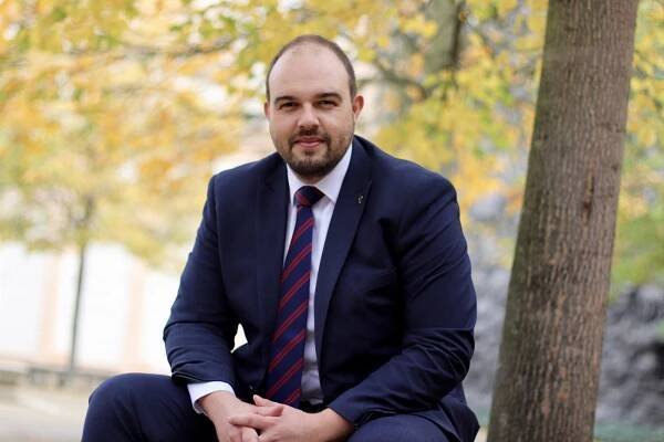 Poslanec Lukáš Bartoň je staronovým předsedou Pirátů v Plzeňském kraji