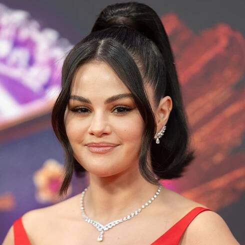 I Can Only Describe Selena Gomez’s Latest Manicure as “Mannequin Nails”—See the Photos