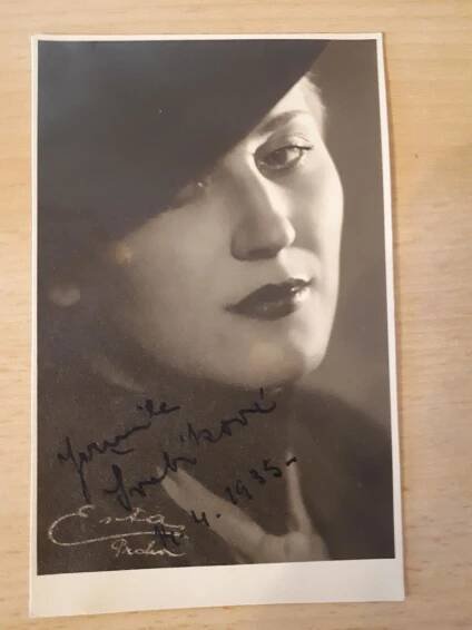 Švabíková Jarmila, herečka, fotografie s originálním autogramem