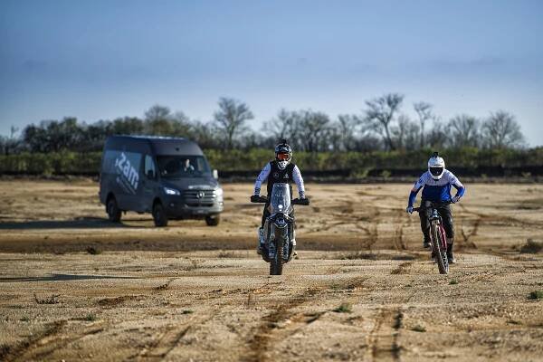Podmol má nové auto na Dakar od bikerové legendy
