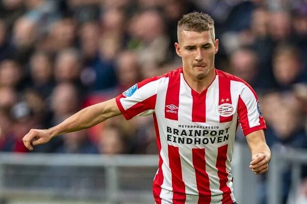 Fotbalista Michal Sadílek v dresu PSV Eindhoven | iROZHLAS - spolehlivé zprávy