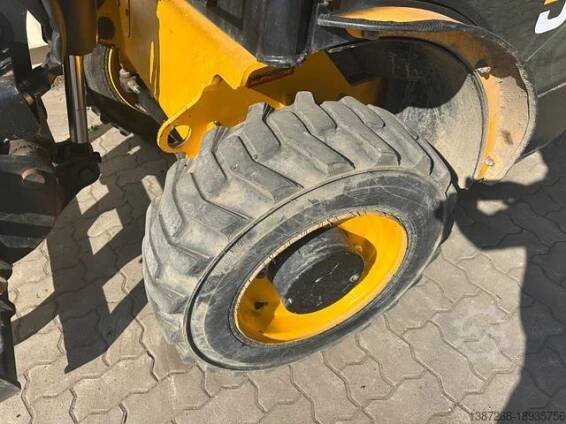 Teleskopický manipulátor JCB 520-40 / 4 Meter / 2 Tonnen / 2.297 Bh / TOP